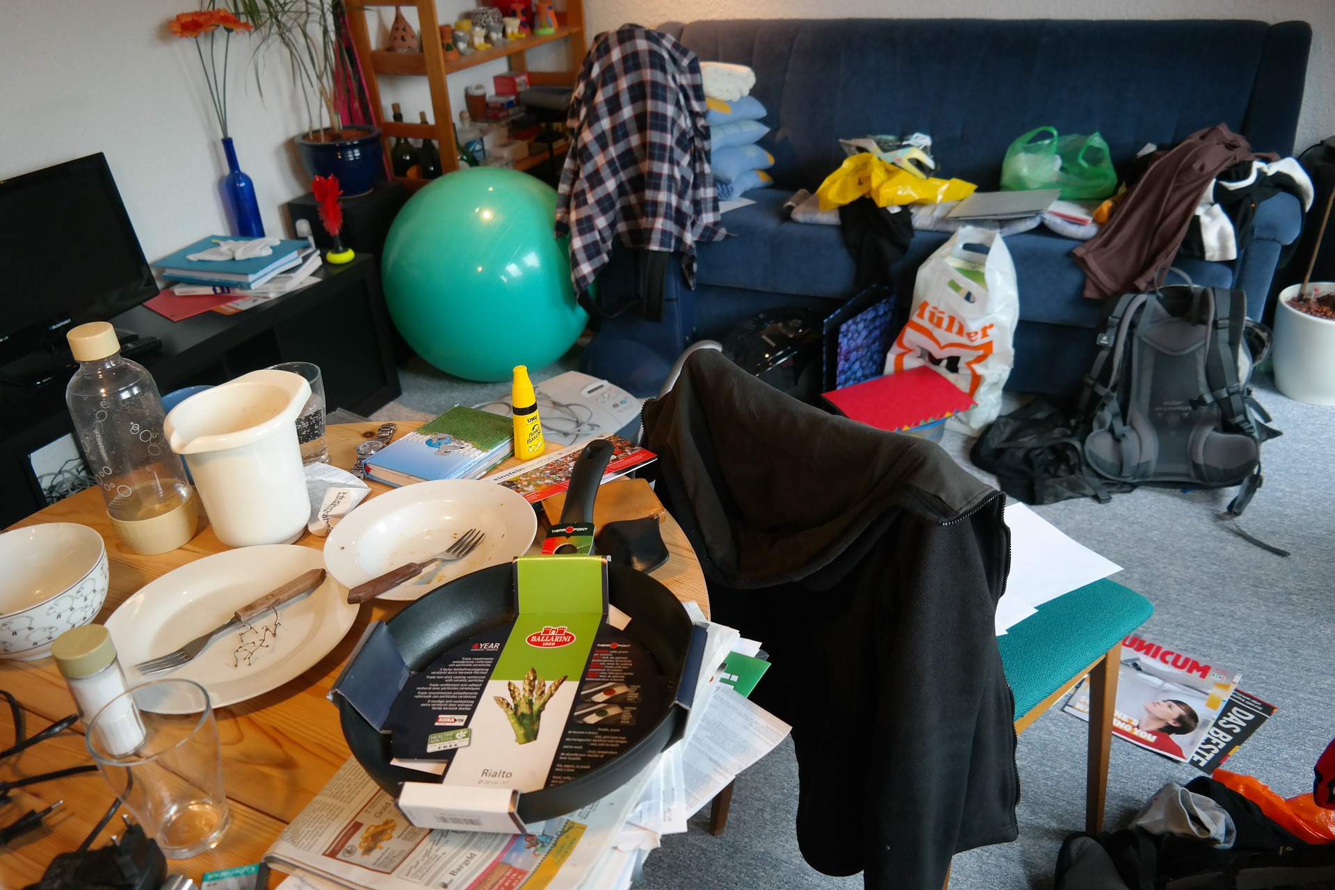 Guide to handling a hoarding spouse